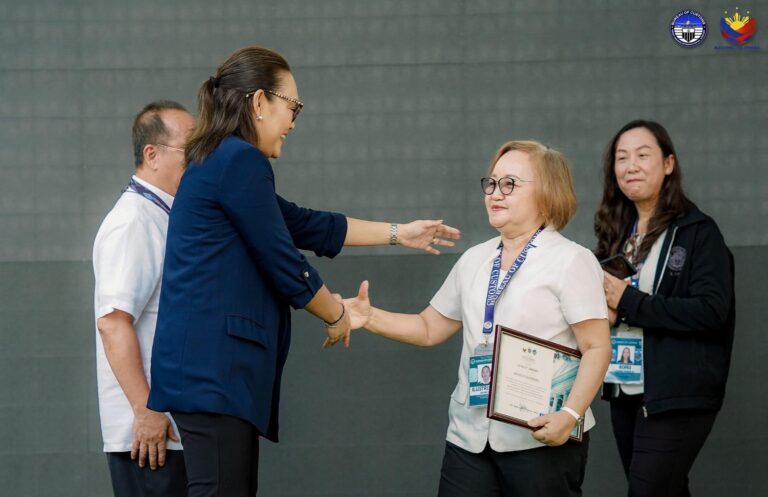90 NAIA Customs employees who have devoted 20 years received honored with Loyalty Awards