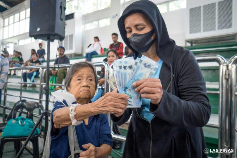 LAS PIN̈AS LGU CONDUCTS DAY 4 OF SOCIAL PENSION PAYOUT FOR SENIOR CITIZENS