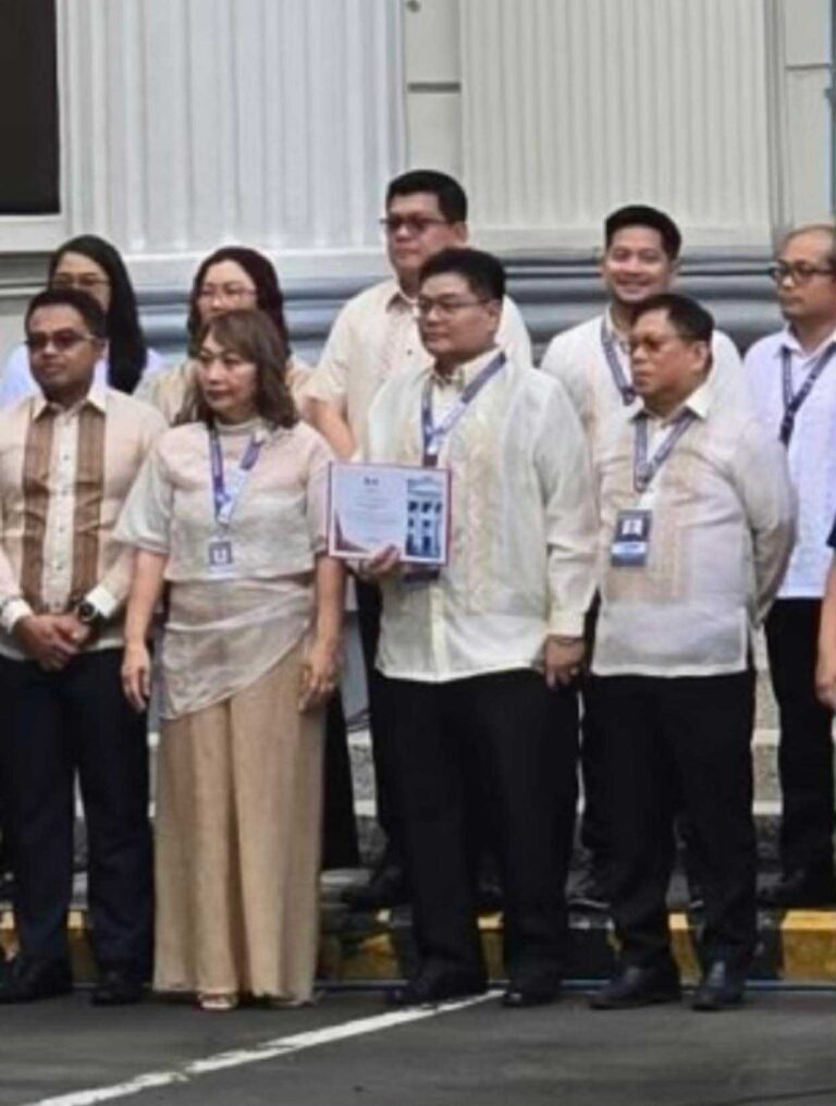 BOC NAIA Dr Manaois and men and women of Paircargo awarded