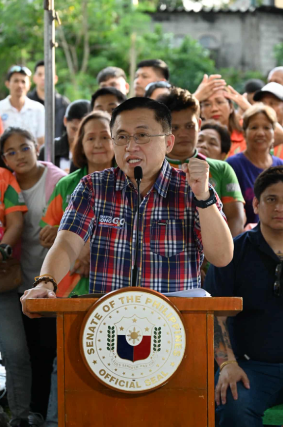 Senator Bong Go personally extends aid to fire-hit families in Caloocan City