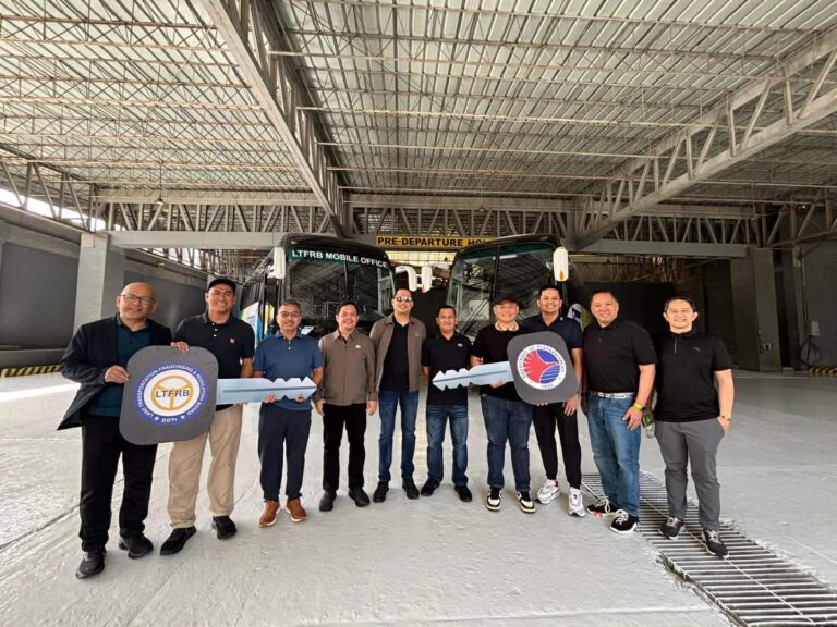 Private transport company nag donate ng 2 Bus sa DOTR