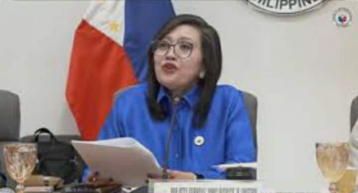 Luistro Urges VP Sara to Answer Allegations