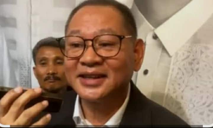 Omb Suspends Senate Official